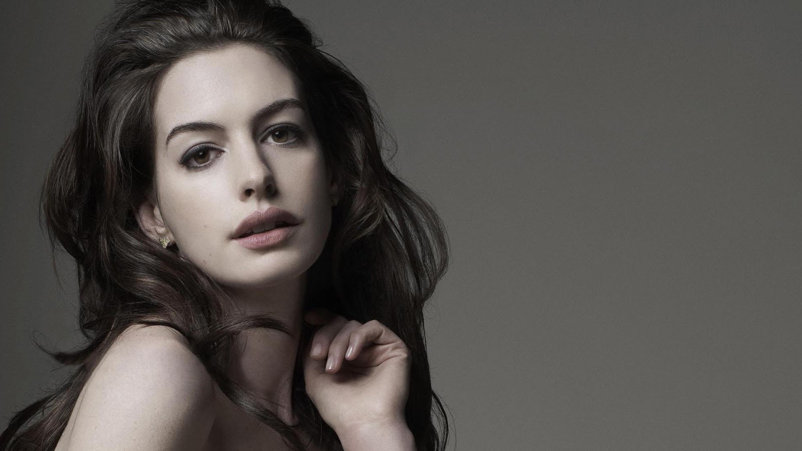 Anne Hathaway HD Images and Wallpapers - Hollywood Actress