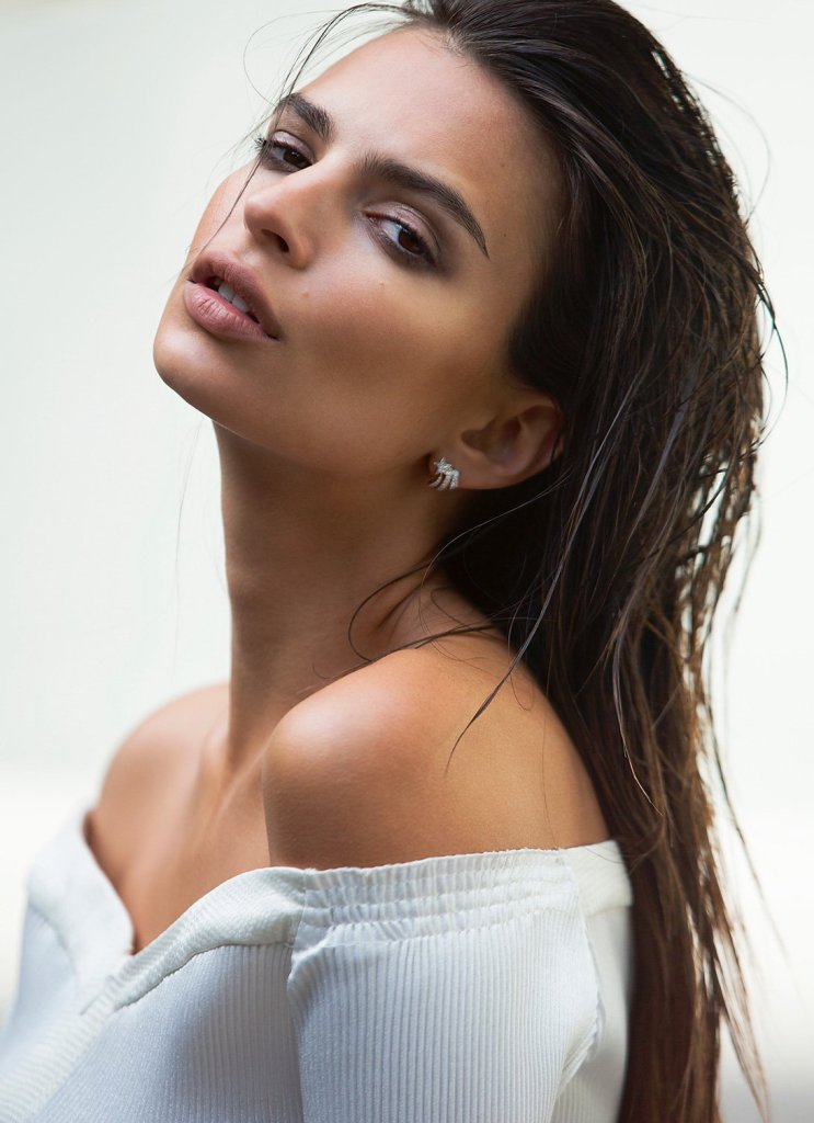 hot model emily ratajkowski topless photo shoot for es magazine may 2016