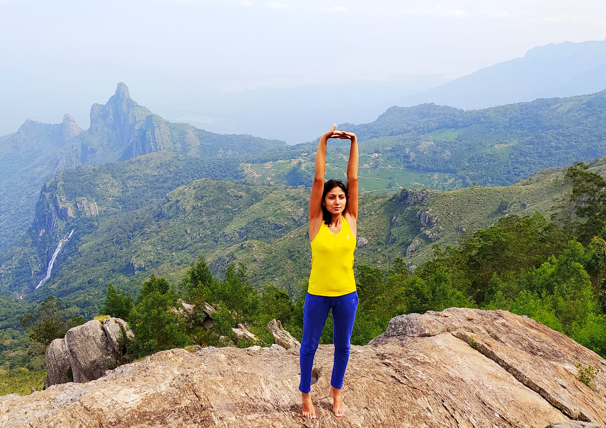 Is it possible to Strengthens the shoulders, back muscles and calves naturally? Yes. Use Tadasana to Strengthen the shoulders, back muscles and calves.
