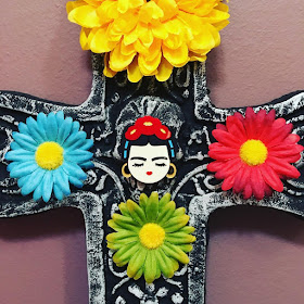 https://www.baccurelli.com/collections/frida-kahlo/products/mini-valley-of-the-dolls-frida-layered-acrylic-brooch