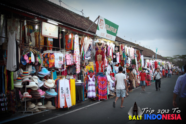 ChiLaBaey's Spot: Trip To Bali Day 3 : Tanah Lot & Pura 