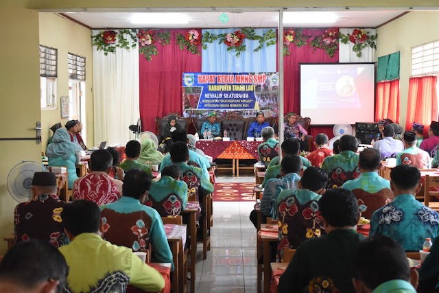 Bupati Sukamta Hadiri Musyawarah Kerja Kepsek SMP