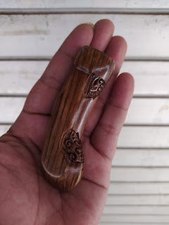 Deder keris kayu gaharu