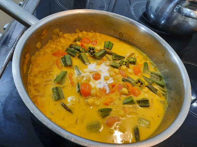 Okra and Chickpeas Curry with Coconut