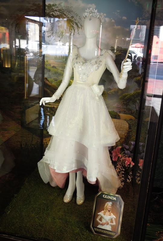 Michelle Williams Glinda dress Oz Great Powerful