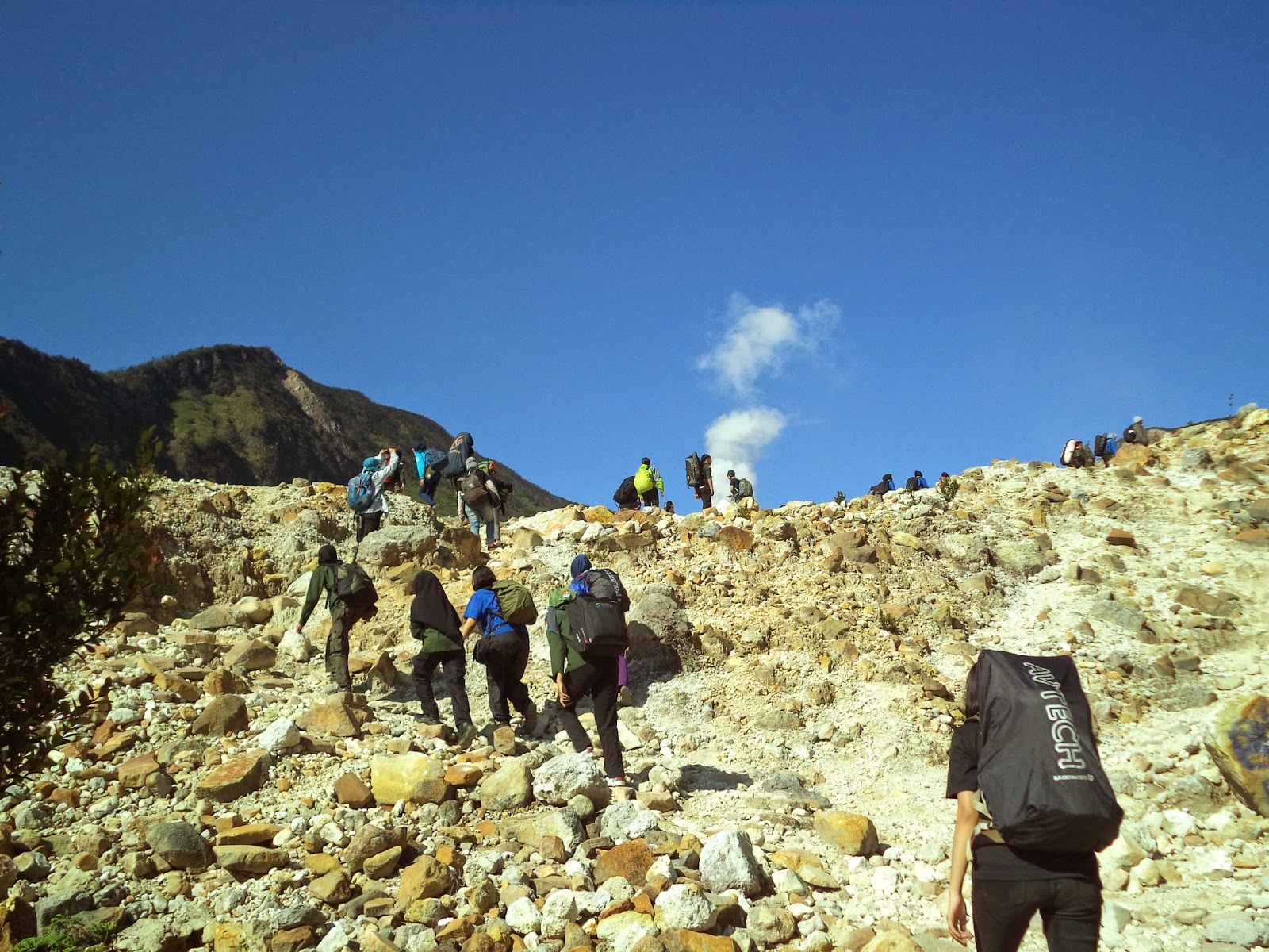 Fun Hiking Papandayan 2622 MDPL (Pengembaraan 2 BRMG)