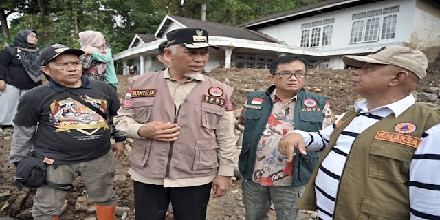 Gubernur Mahyeldi Bersama Sestama BNPB Meninjau Lokasi Bencana di Kec Tanjuang Raya Kab Agam