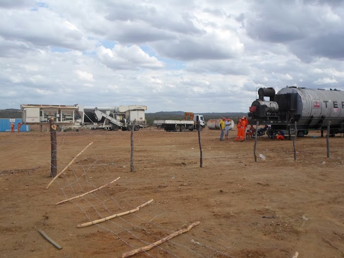 CANTEIRO DE OBRAS JÁ INSTALADO EM PICUÍ