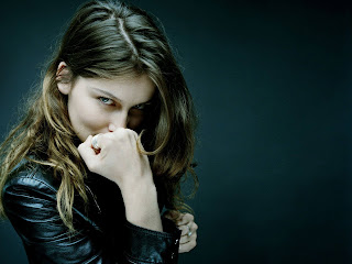 Free unwatermarked wallpapers of Laetitia Casta at Fullwalls.blogspot.com