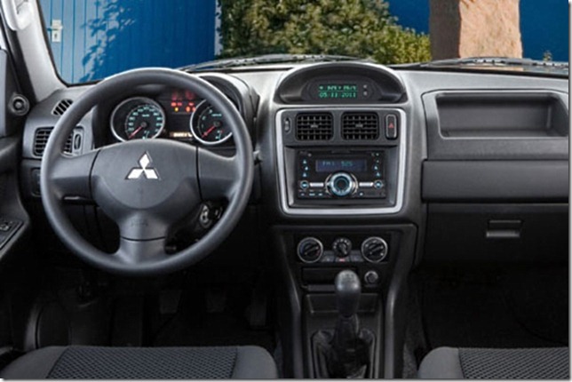 pajero tr4 4x2 (1)