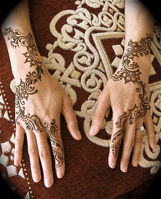 very simple but colorful mehndi design