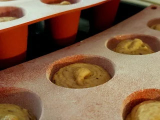 TOAD BREAD - Un BANANA BREAD proteico, senza glutine e light, con noci e cioccolato fondente a forma di funghetto KINOPIO del videogioco piú famoso della Nintendo.