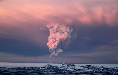 Iceland's Grimsvotn Volcano Erupts Again Seen On lolpicturegallery.blogspot.com