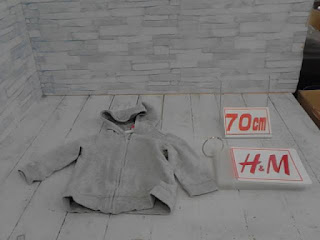 中古品　子供服　７０ｃｍ　H&M　グレー　ジップアップパーカー　２２０円