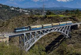 पठानकोट-जोगिंद्रनगर रेलवे ट्रैक पर जोगिंद्रनगर से कांगड़ा तक रोमांच का सफर शुरू हो गया