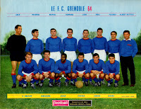 F. C. GRENOBLE - Grenoble, Francia - Temporada 1963-64 - Abád, Mourier, Nowak, Donnard, Ludo, Perli, Fossoud y Albert Batteux (entrenador); R. Hnatow, Dereuddre, Azhar, Stopyra, Ladoux y Segura - El FC Grenoble, que acababa de descender desde la División 1 del fútbol francés, se clasificó 6º en la División 2 de Francia en esta temporada