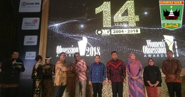 Bertabur Prestasi, Irwan Prayitno Terima Penghargaan "Best Achierver Regional Leader"