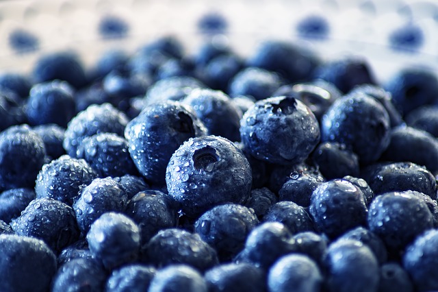 Eating blueberries for breakfast eliminates the negative effects on the eyes after the age of 50. Blueberries can be mixed with yogurt to improve overall health.