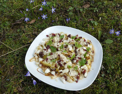 Süß-sauer marinierter Lauch mit Ziegenkäse und Cranberries