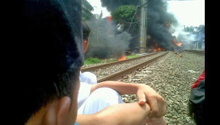 Foto Kecelakaan Kereta Api Tabrak Truk Tangki Di Bintaro