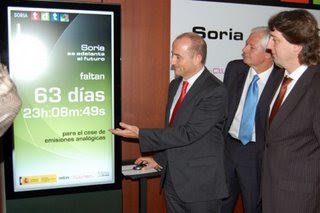 Ministro Miguel Sebastián con Alcalde del PSOE de Soria, Carlos Martínez, anunciando el encendido digital 20 de mayo de 2008