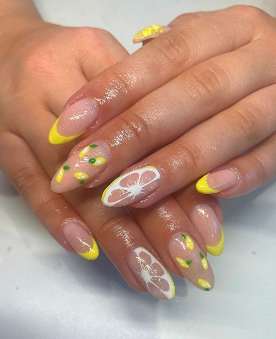 Yellow and gold short nails