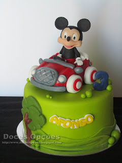 O Mickey foi de carro ao 3º aniversário do Afonso