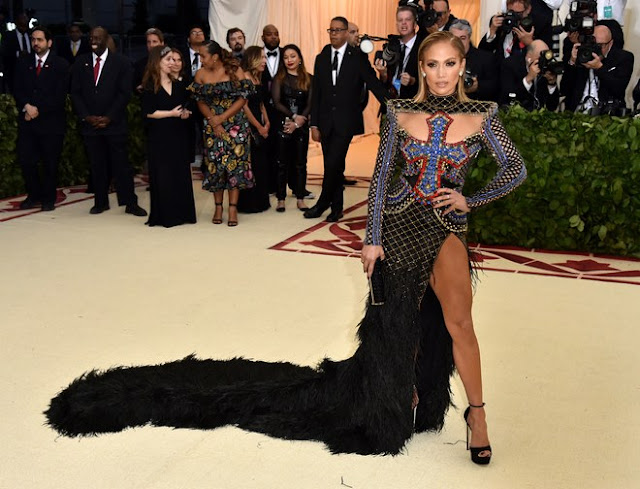 https://www.vogue.com/article/jennifer-lopez-met-gala-balmain-alex-rodriguez-red-carpet-fashion