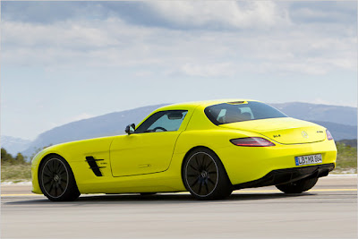 Mercedes SLS AMG electric version comes in 2013