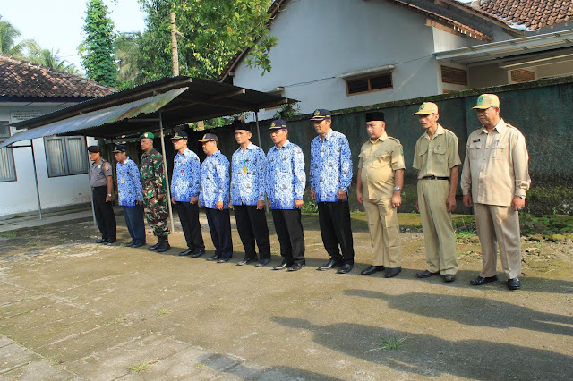 Kapolsek Pajangan Irup Upacara Bendera Aparatur Sipil Negera Kec. Pajangan Maret 2017