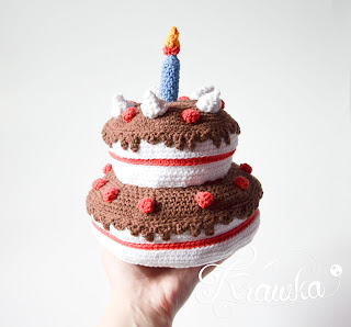 Krawka: Birthday cake - crochet food photo prop pattern by Krawka