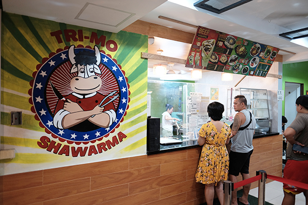 tri-mo shawarma food counter