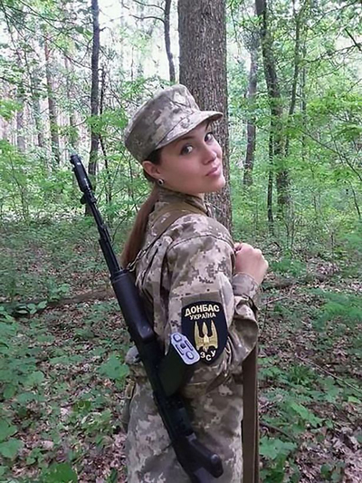 ΔΕΙΤΕ τις σexι στρατιωτίνες που εκπαιδεύονται για να αντιμετωπίσουν τον Πούτιν  ➕〝📷ΦΩΤΟ〞