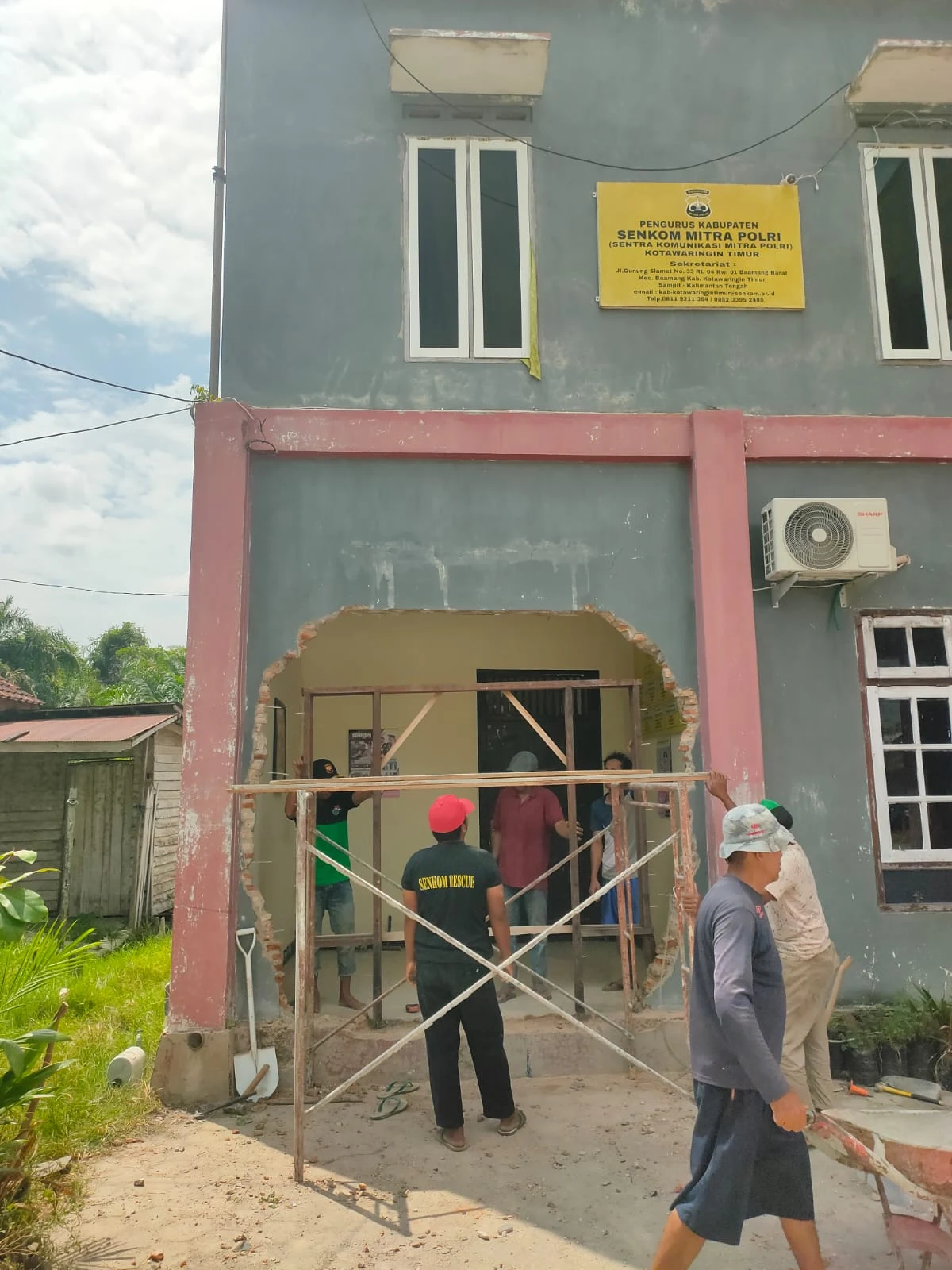 Senkom Mitra Polri Kotim Bongkar Pintu Kantor Sekretariat