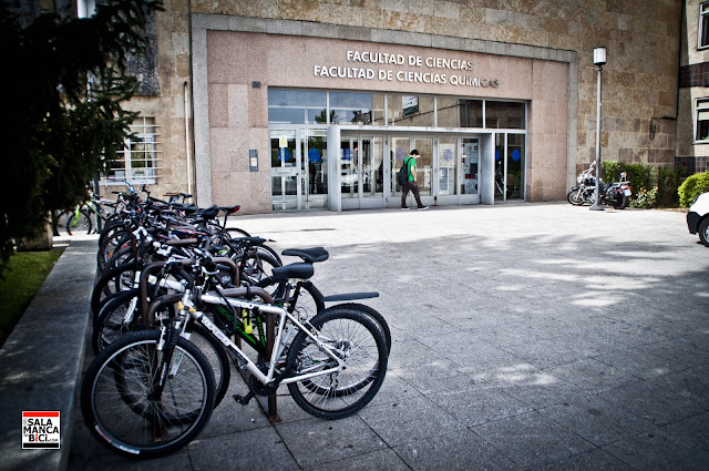 a la universidad en bicicleta  