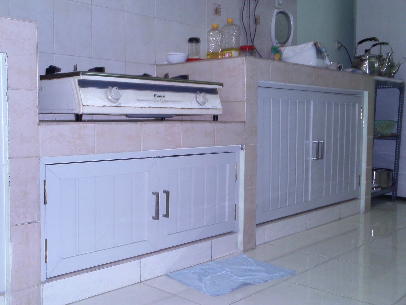 UTAMA ALUMINIUM DAN KACA Pintu dapur bawah UTAMA ALUMINIUM DAN KACA Pintu dapur bawah