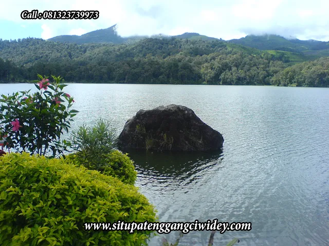 Situ patenggang Batu Cinta