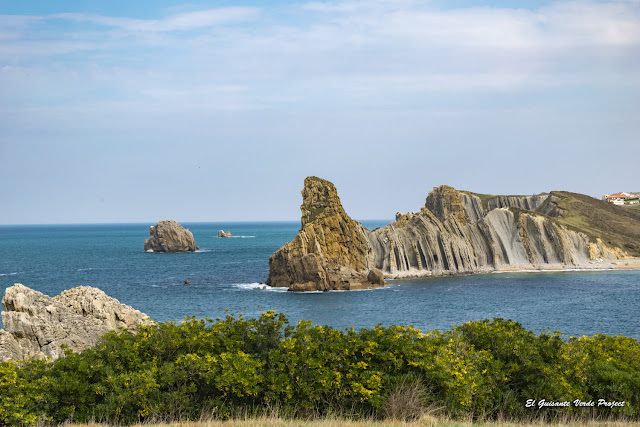 Plegamientos junto a la Playa de Portio, Costa Quebrada - Cantabria por El Guisante Verde Project