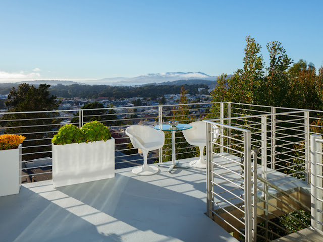 Picture of the balcony overlooking the city