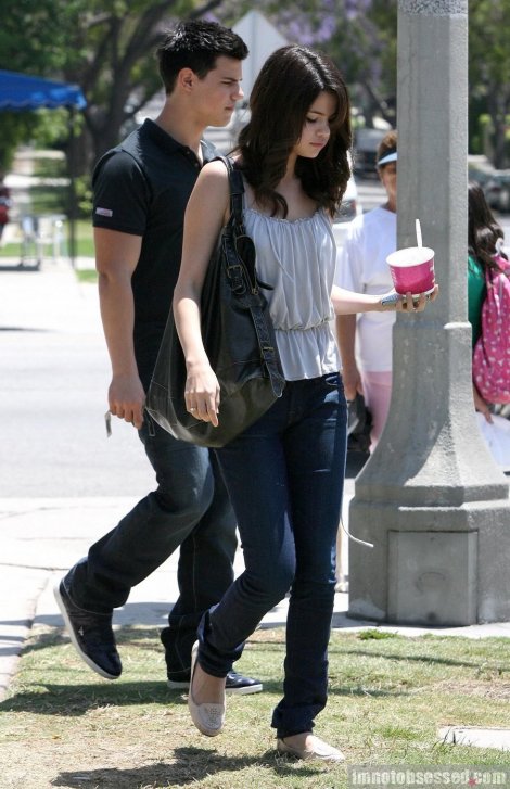 selena gomez and taylor lautner. +and+selena+gomez