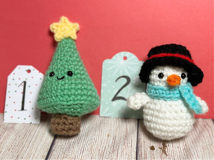 5 Little Monsters: Snowman- Mini Amigurumi Advent Day 2