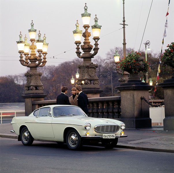 volvo E 1800 beautiful design and wouldn't mind being there either