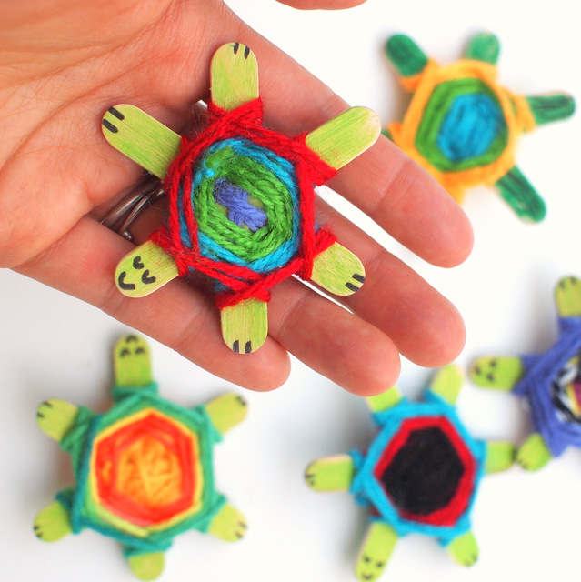 How to make popsicle turtles using three sticks and God's Eye Weaving Pattern