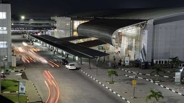 Access to MM2 terminal blocked over sack of workers