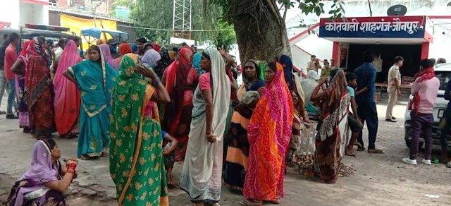 संदिग्ध परिस्थितियों में युवक का मिला शवपरिजन जता रहे हत्या की आशंका, कोतवाली का किया घेराव