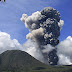 VOLCAN LOKON EN INDONESIA Y TUNGURAHUA, ECUADOR EN ERUPCION