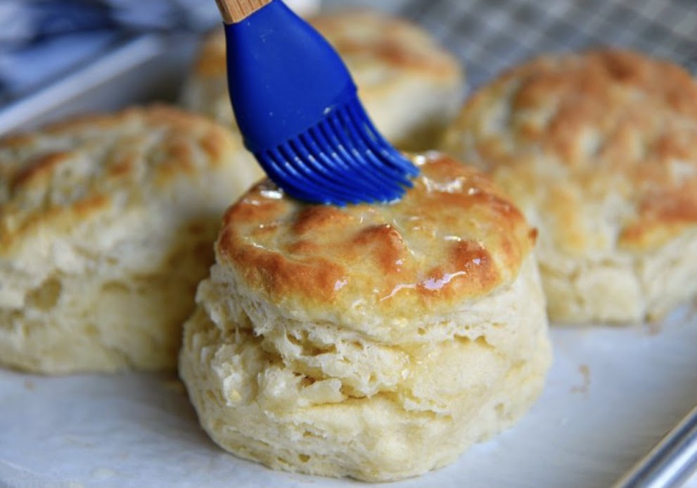 Easy homemade biscuits, step-by-step process and recipes!