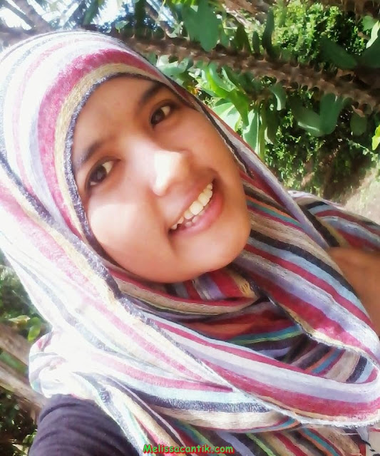 Very Cute Indonesiaan Girl With Jilbab Pictures