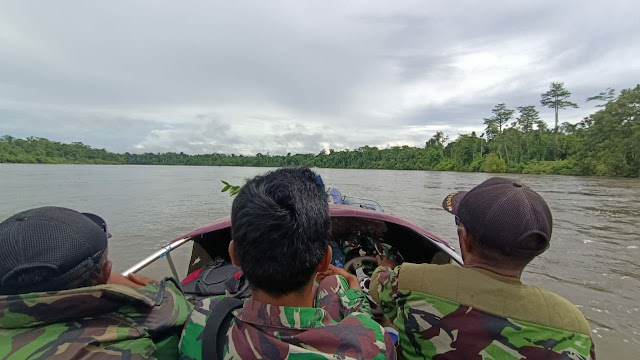 Kembali ke Home Base, Personil Satgas TMMD Gunakan Long Boat dan Speed Boat