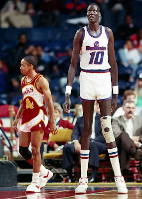 Manute Bol - the tallest Player in NBA www.coolpicturegallery.net